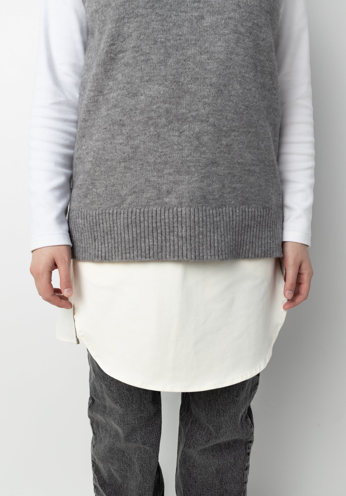 Sporty Shirt Extender - White