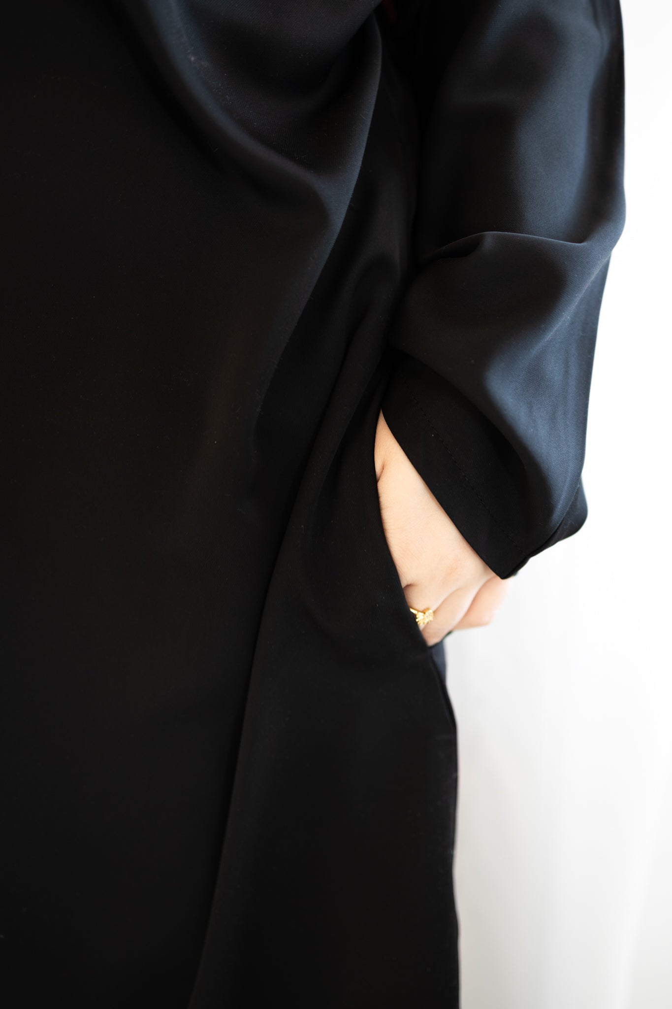 Essential Zip-Up Abaya - Black