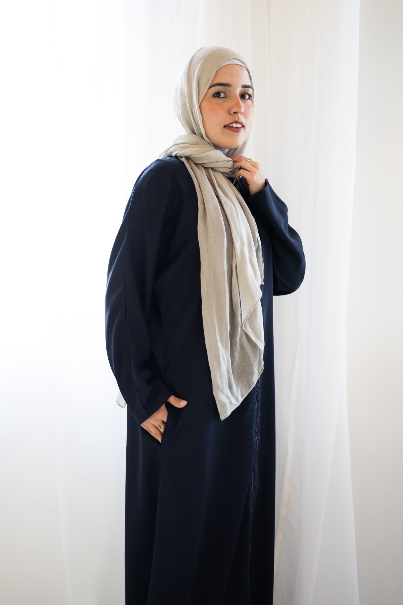 Essential Zip-Up Abaya - Navy