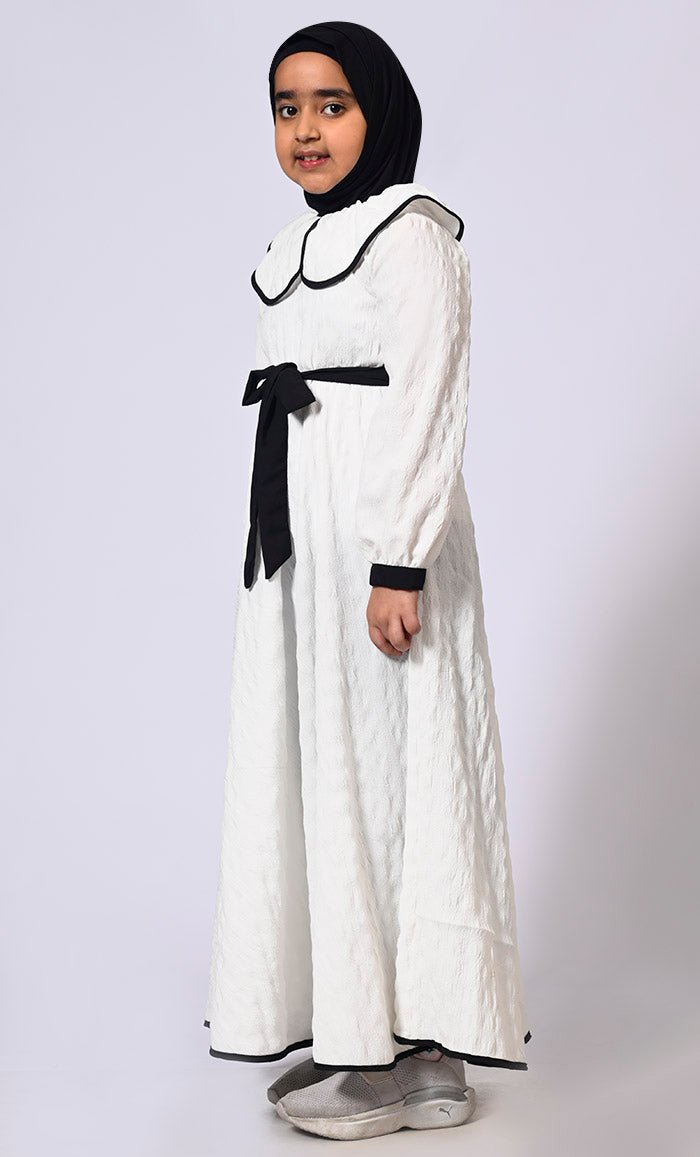 Chic Charm: Girls' White Abaya with Peter Pan Collar and Loose Belt