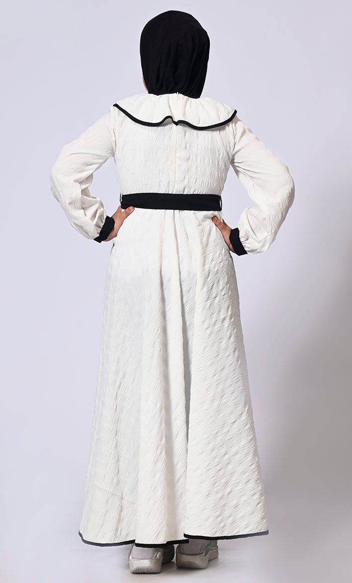 Chic Charm: Girls' White Abaya with Peter Pan Collar and Loose Belt